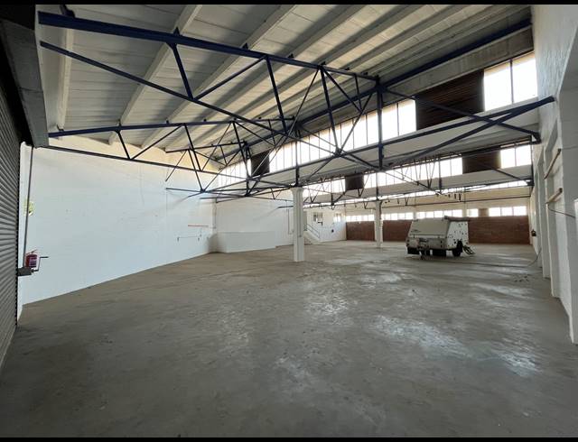 650M² WAREHOUSE TO LET IN PAARDEN EILAND